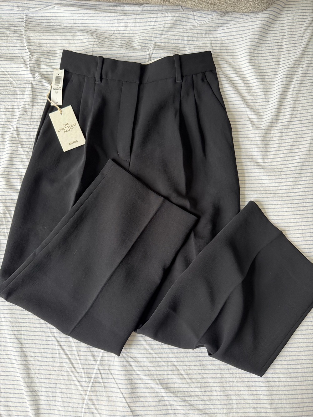 Aritzia cropped effortless pants in black size 4